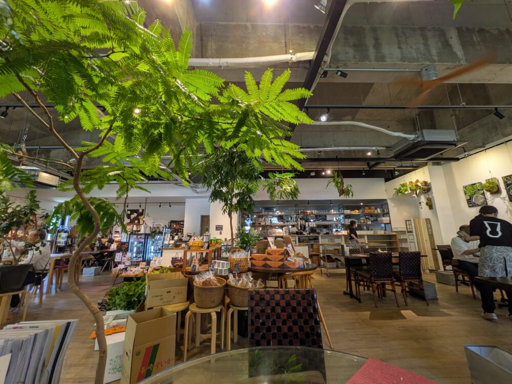 こふん前CafeIROHAの店内