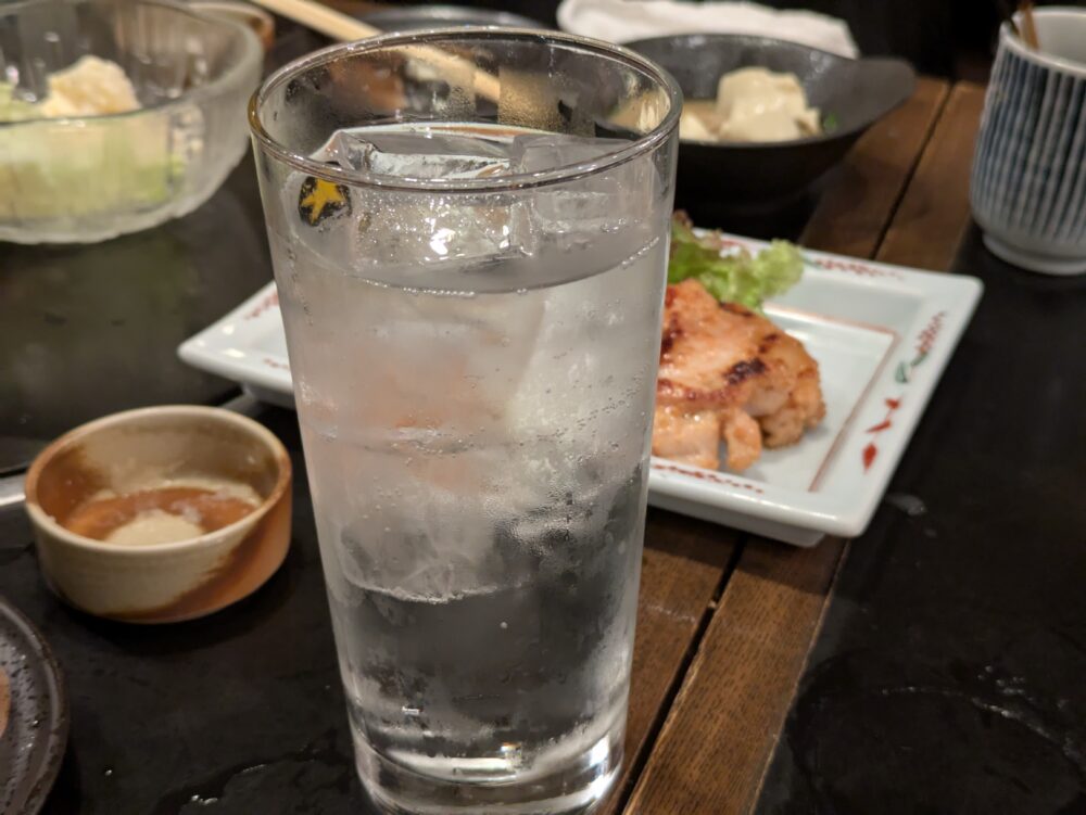 八重洲とり安の焼酎ソーダ割り