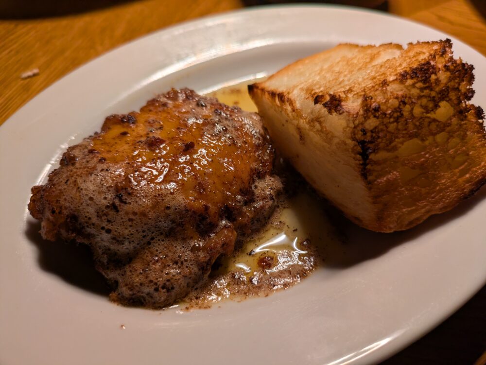 代官山カルネジーオの美桜鶏の焦がしバター焼きとパン