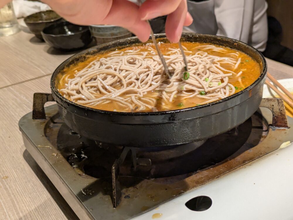馬並み家三田本店の名物歌麿鍋の〆の田舎蕎麦
