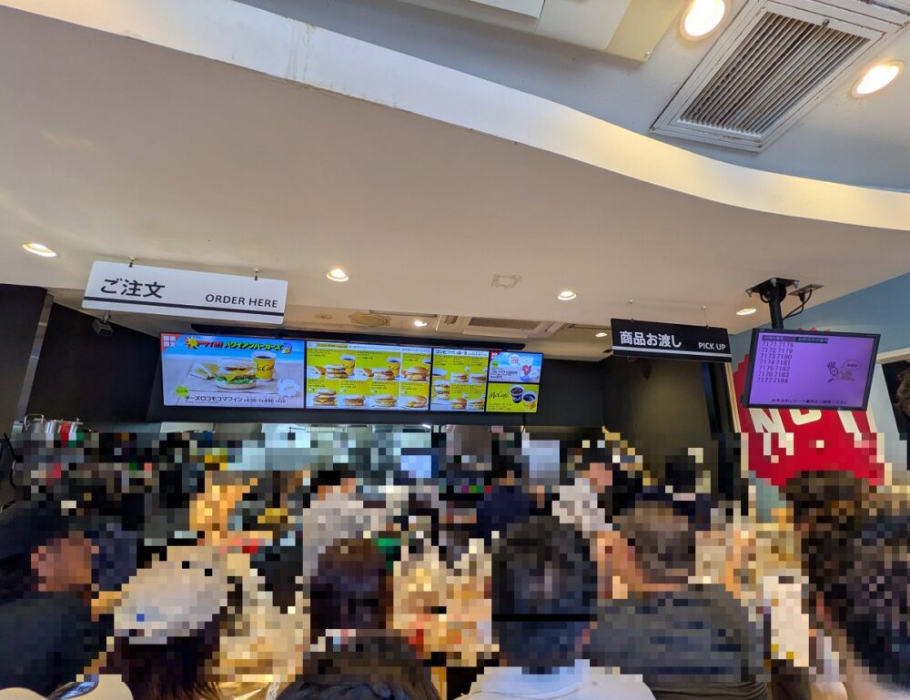 マクドナルドの店内