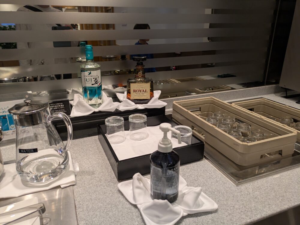 成田空港国内線サクララウンジのお酒