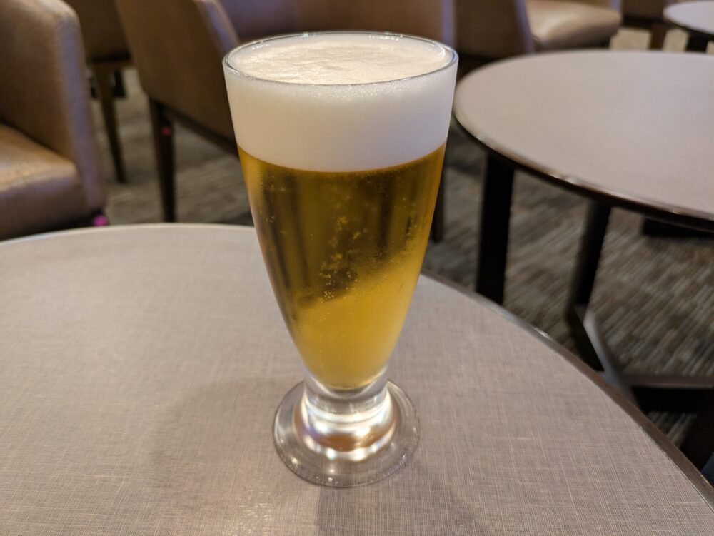 成田空港国内線サクララウンジのビール