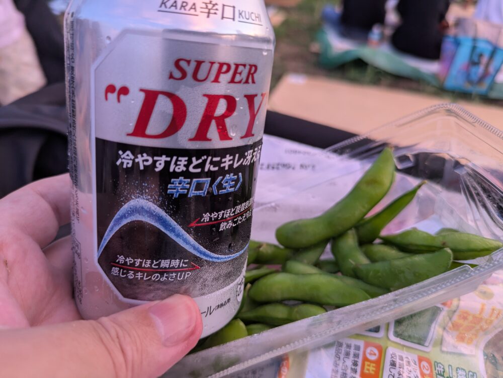 市川市民納涼花火大会でビールと枝豆
