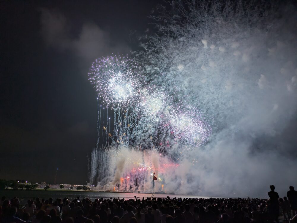 市川市民納涼花火大会の有料席からの花火の眺めその3