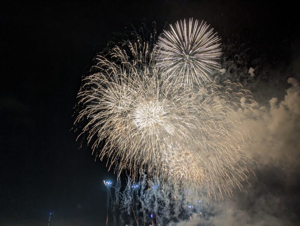 市川市民納涼花火大会の有料席からの花火の眺めフィナーレ