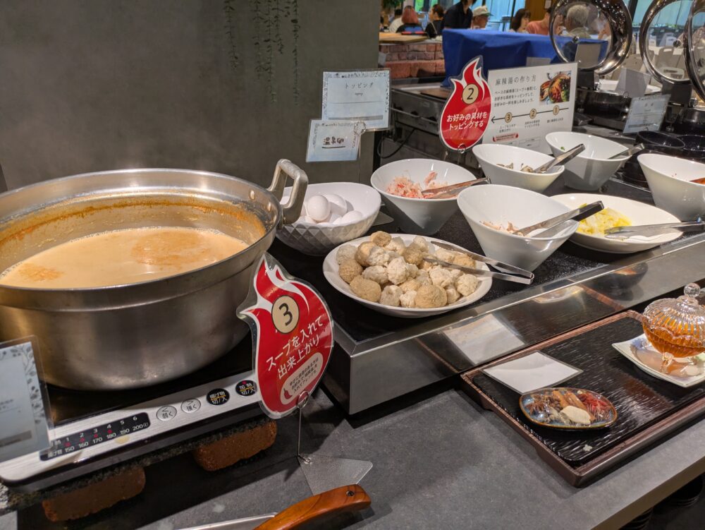レストランスポールの中国の四川省発祥の薬膳スパイスを使った痺れるような辛さが特徴のスープ料理「麻辣湯」