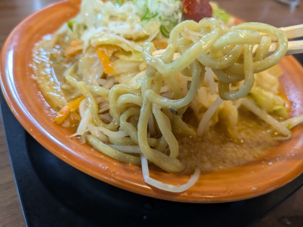 麺屋むげん茂原店の竹炭玄米麺