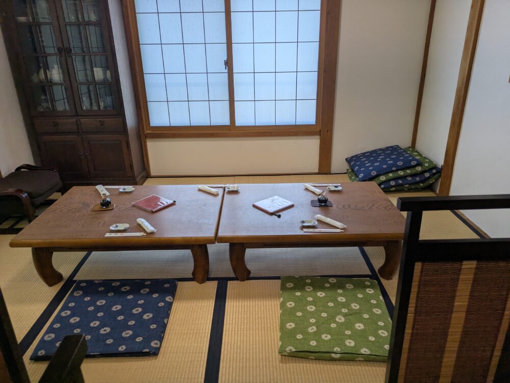 鮨笹元の小上がり