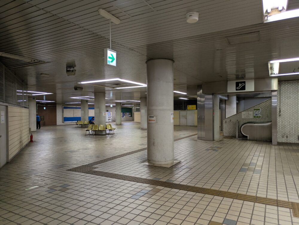東成田駅のコンコース