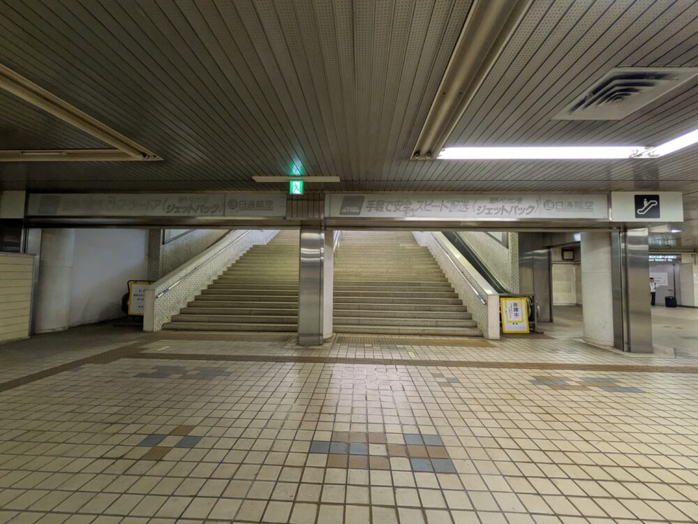 東成田駅のメインエントランス