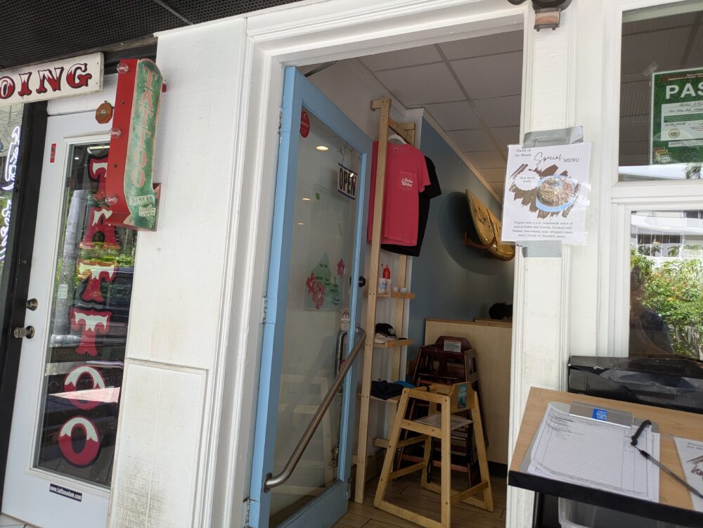 アロハキッチンは名前を書いて順番待ち