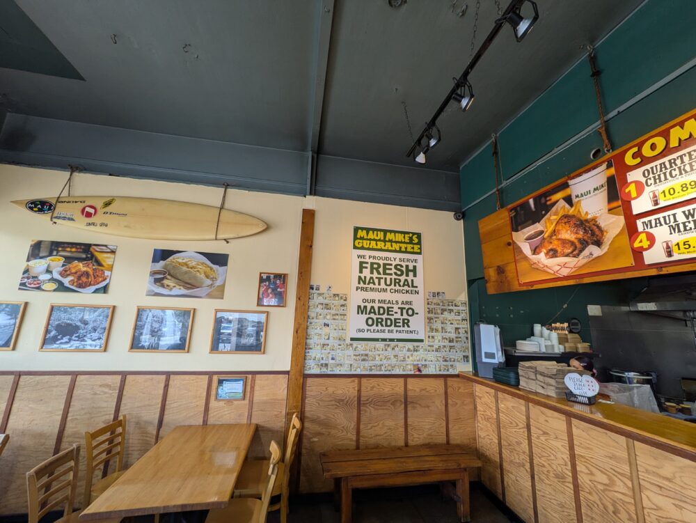 マウイマイクス（Maui Mike’s）のテーブル席