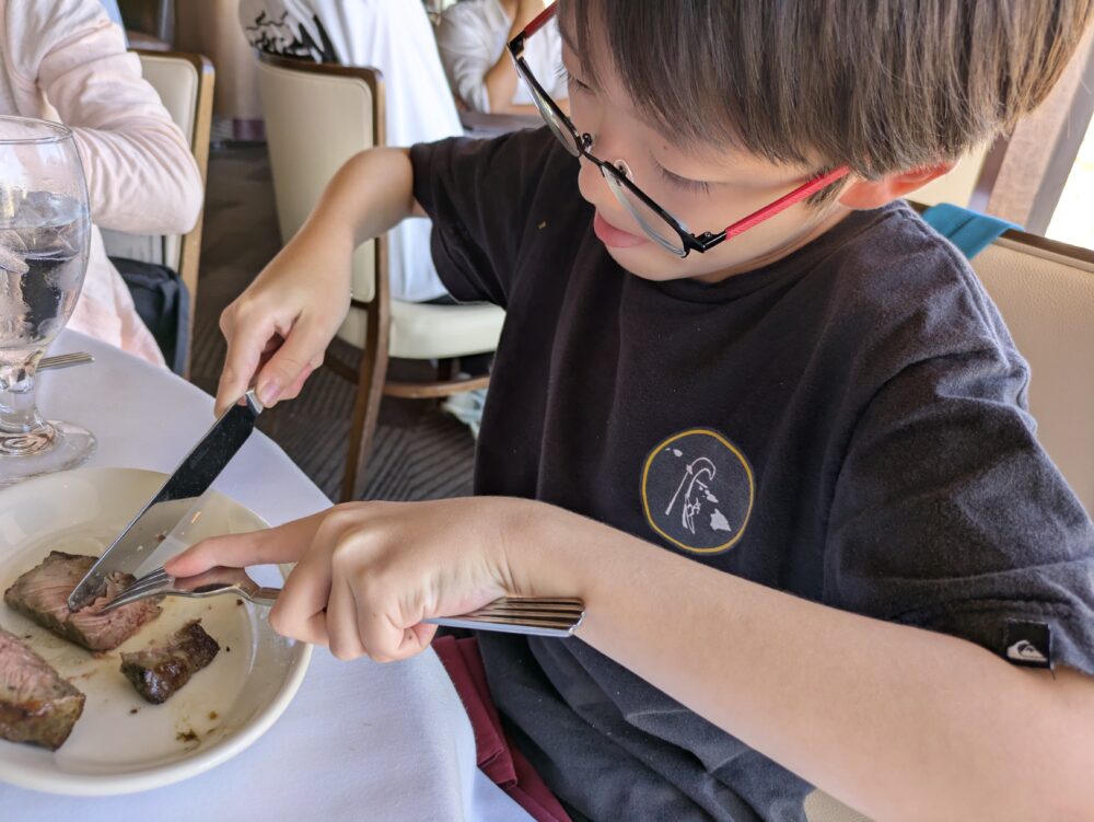 ザ・シグネチャーのステーキは子どもにも大人気