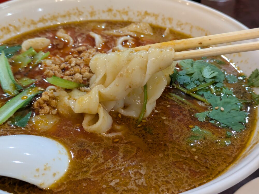 独一処餃子行徳店の刀削麺