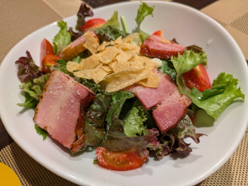 肉の弥生のベーコンのシーザーサラダ