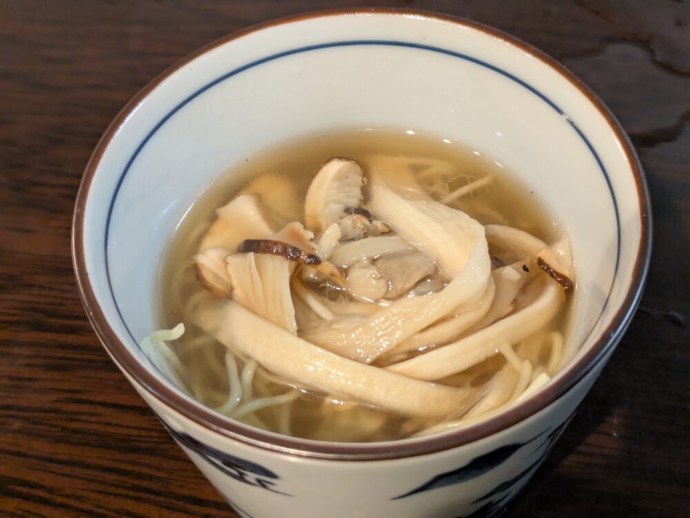 大人の町中華灯の松茸のつゆそば