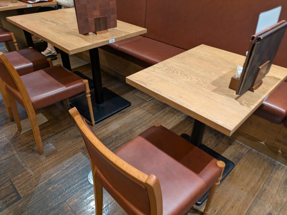 いろり庵上野店の店内