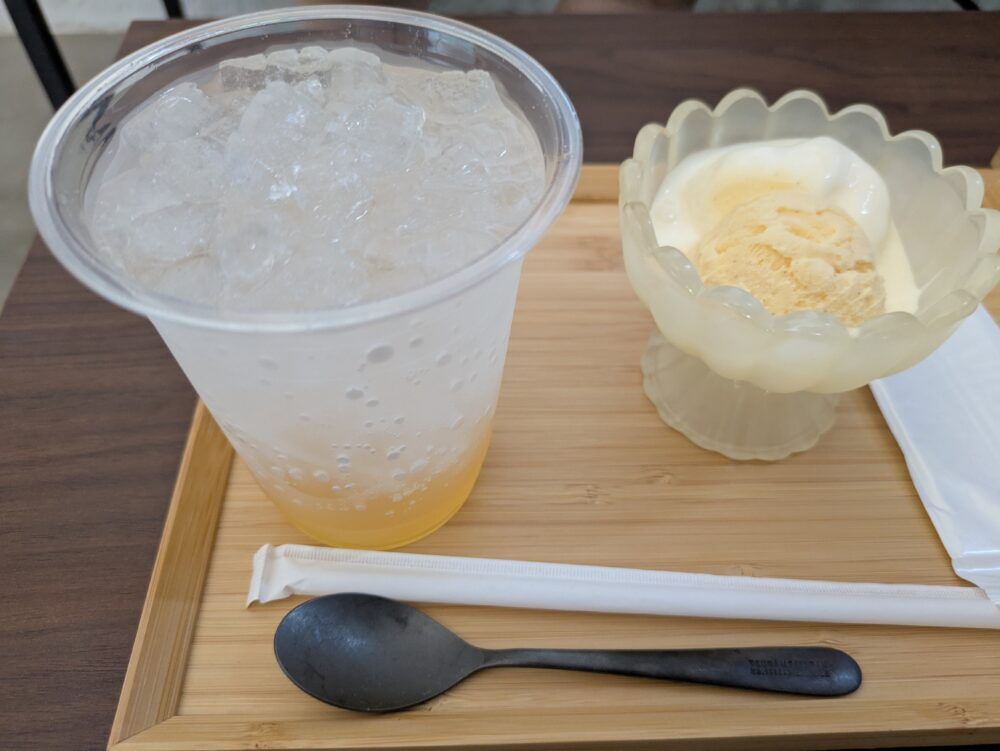 2lipan（トゥリパン）のバニラアイスとミチョ
