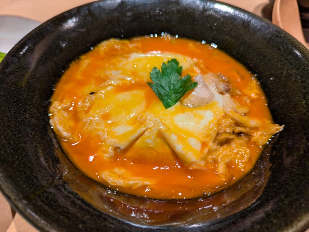 KIWAMIDININGの鳥しきと鳥さきの夢の競演の親子丼