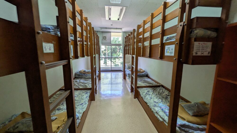 市川市少年自然の家の2段ベッドの宿泊部屋