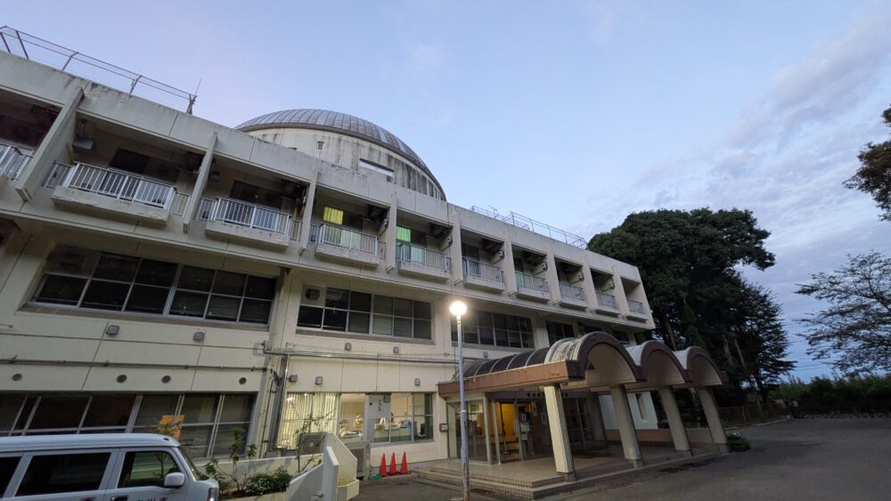 市川市少年自然の家の外観