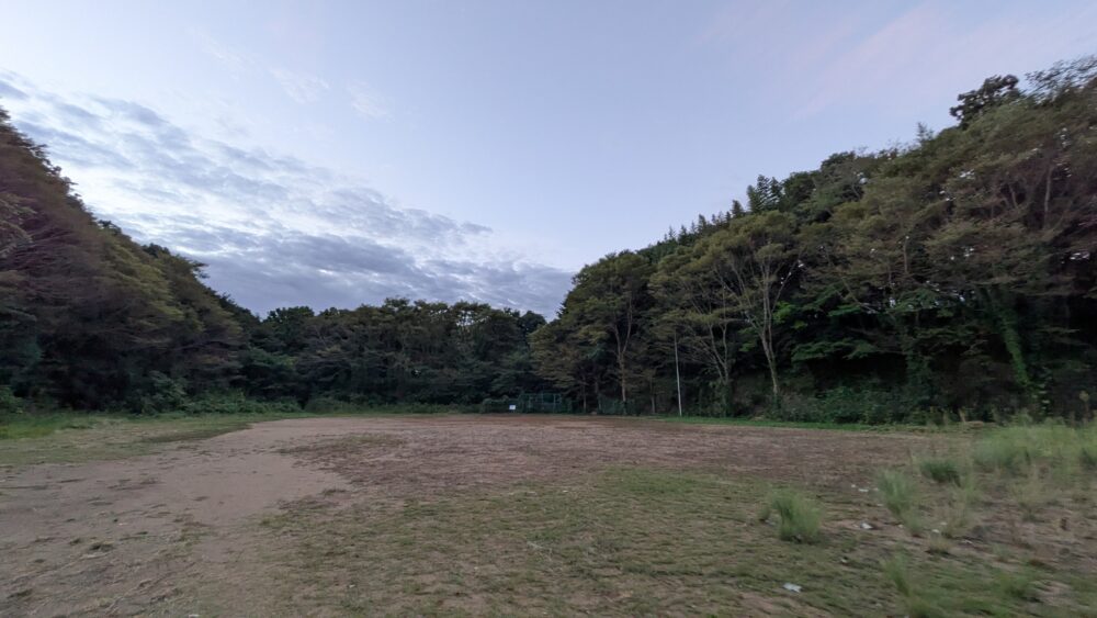 市川市少年自然の家の球技場