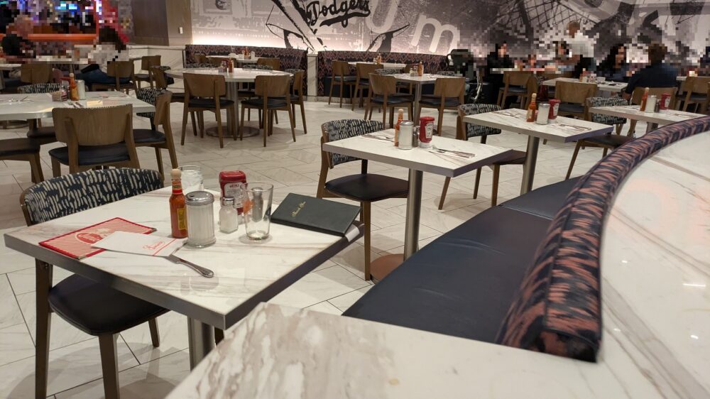 ジュニアーズの店内