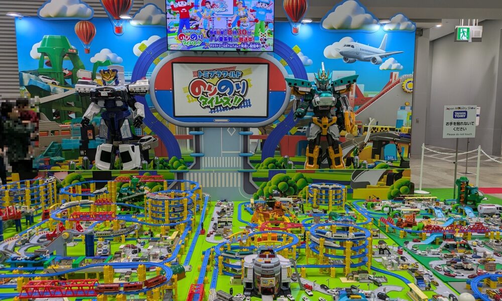 ジャパンモビリティショーのトミカブースのディスプレイ