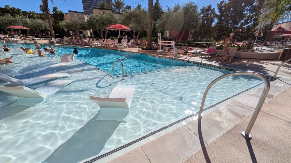 ラスベガスヒルトンアットザワールドのプールのチェア