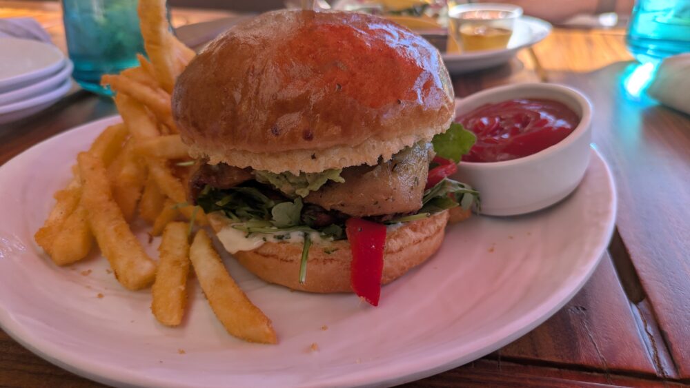 ラスベガスヒルトンアットザワールドのプールのチキンサンド