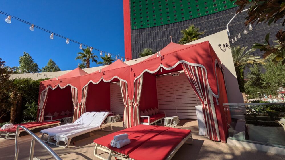 ラスベガスヒルトンアットザワールドのプールのカバナ