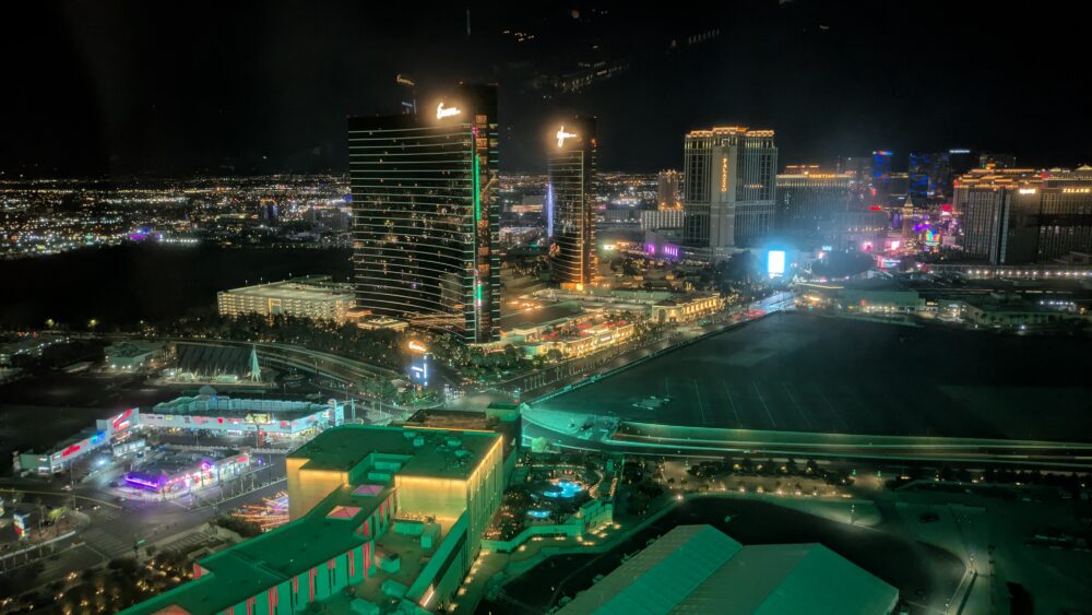 ラスベガスヒルトンアットザワールドのデラックスキングの夜景