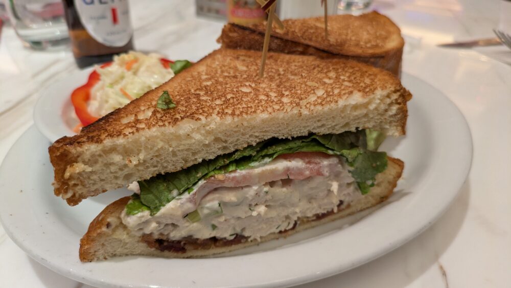 ジュニアーズのチキンサラダサンドイッチ