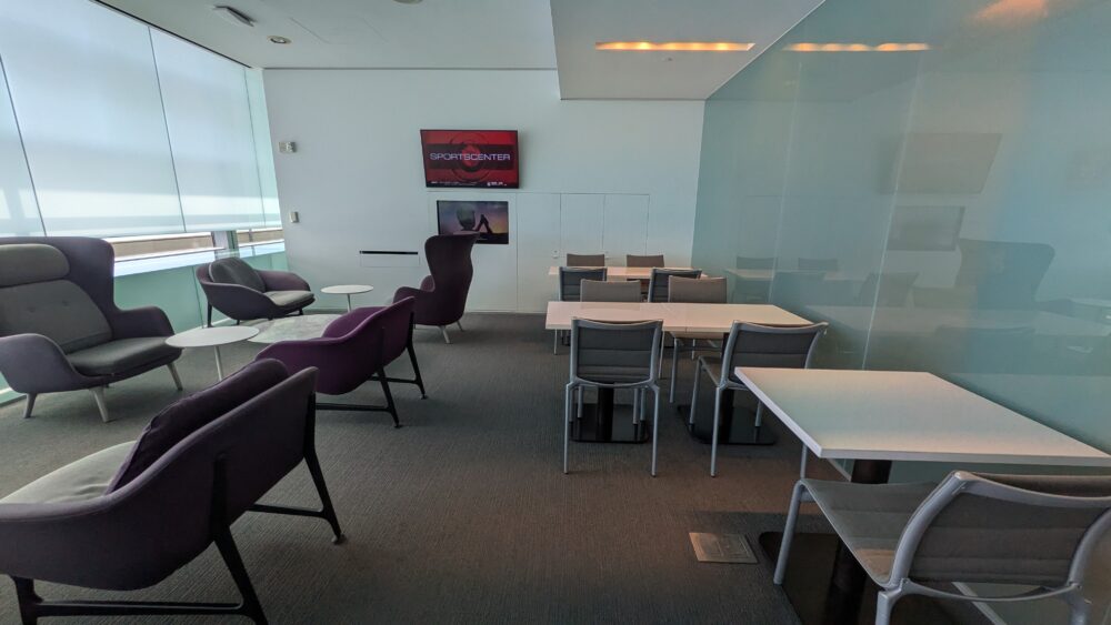 ヴァージン・アトランティック航空のクラブハウスのテーブル席