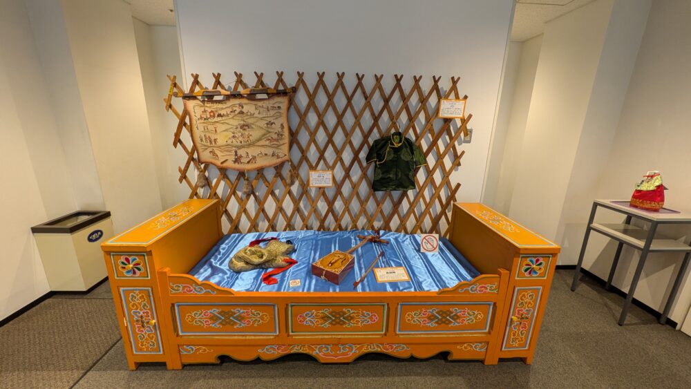 横浜ユーラシア文化館の入口の企画