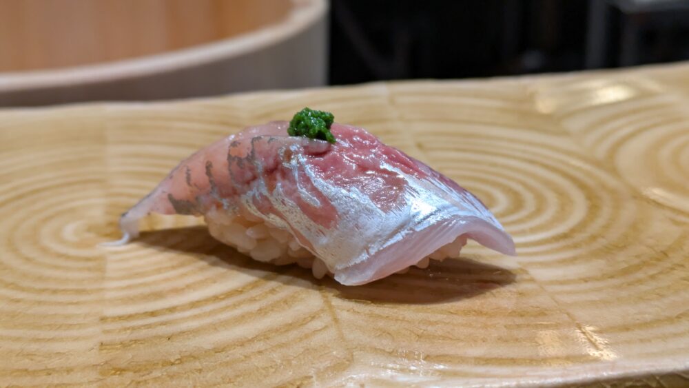 鮨美吟のアジ