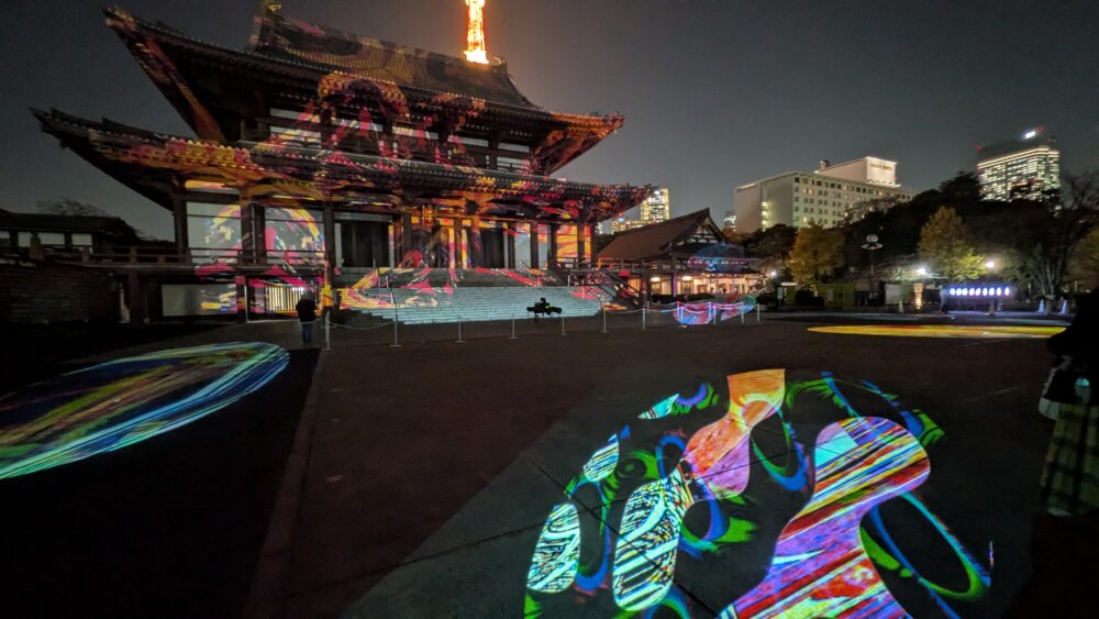 ノスタルジック江戸展のプロジェクションマッピングは地面にもあります。