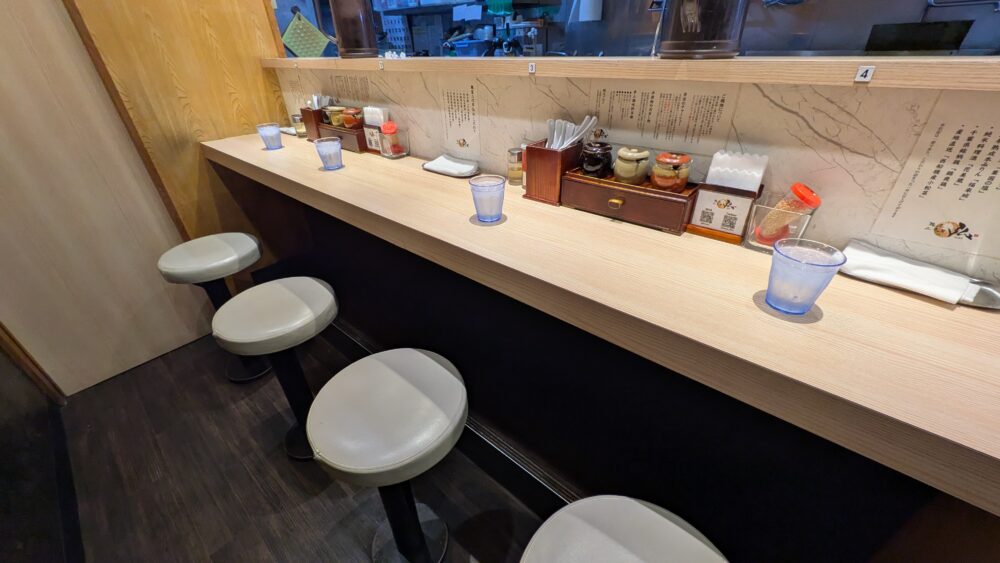 麺屋二代目弘のカウンター席