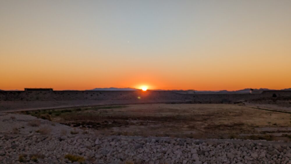 レッドロックキャニオンジョギングの日の出を楽しむ