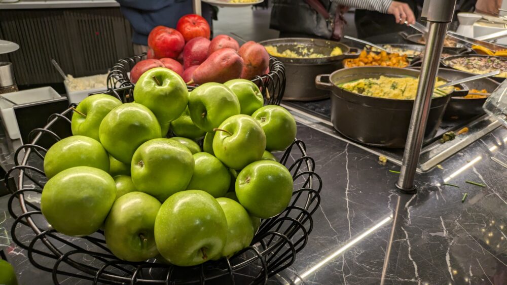 ラスベガス空港アメックスセンチュリオンラウンジはフルーツが盛りだくさん