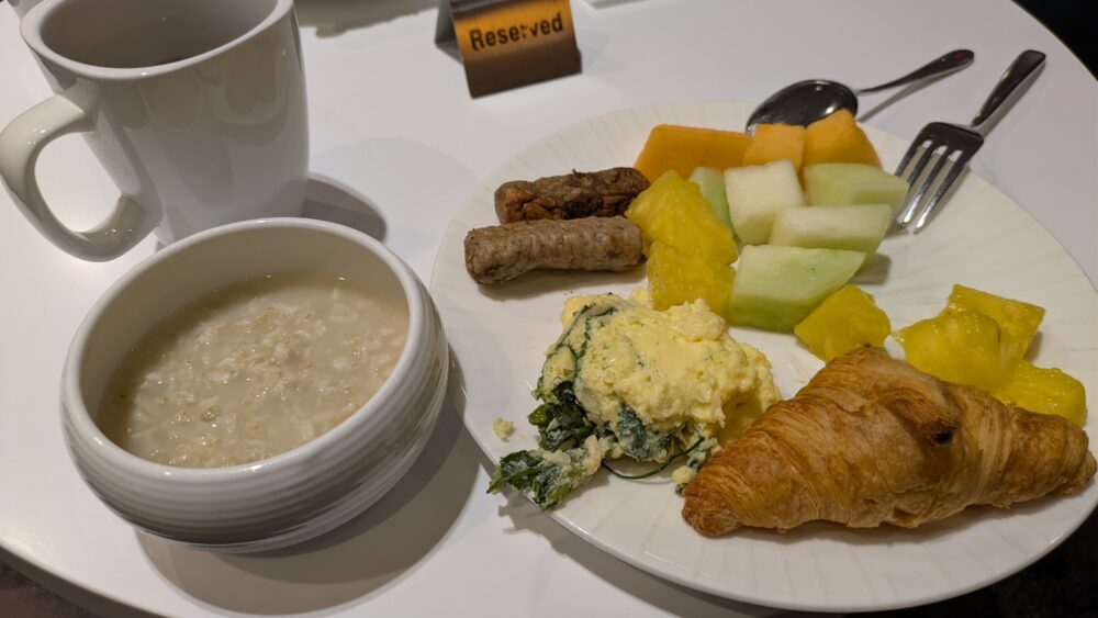 ラスベガス空港アメックスセンチュリオンラウンジの朝食