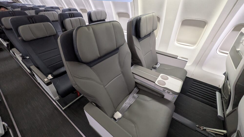 アラスカ航空の国内線ファーストクラス