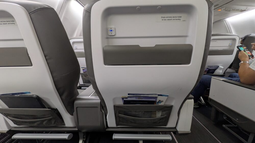 アラスカ航空の国内線ファーストクラスはゆったり