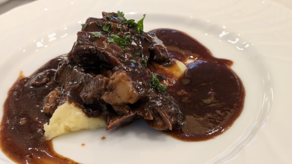 赤白の牛ほほ肉