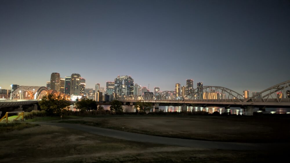 早朝の淀川河川敷