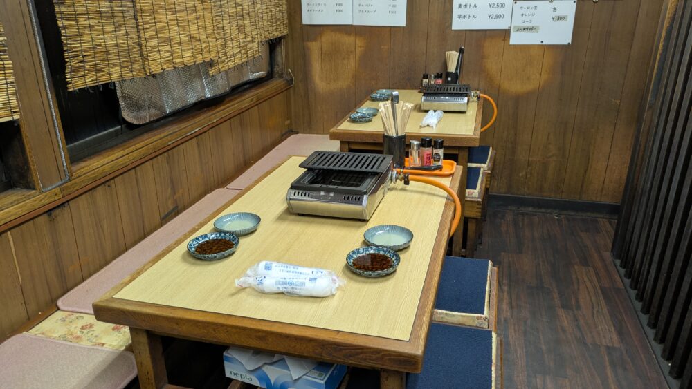 焼肉みっちゃんのテーブル席