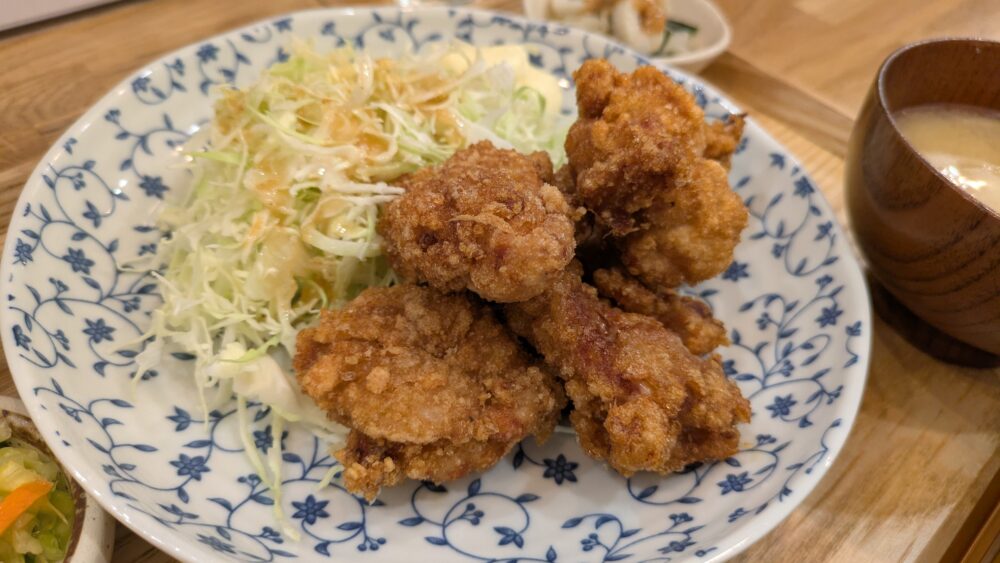 食堂オーツカの唐揚げ定食