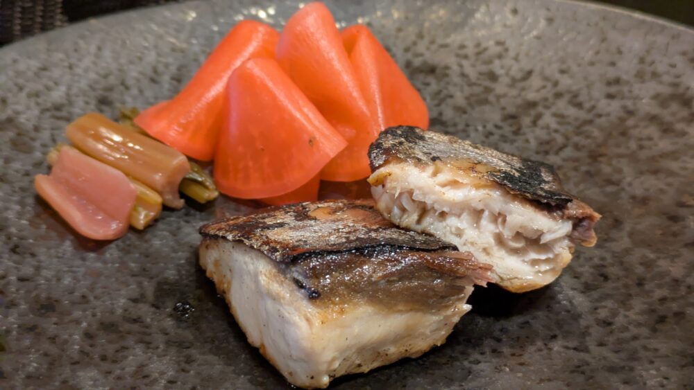 発酵レストラン醸しのサワラの西京焼き 市川産紅芯大根の漬物