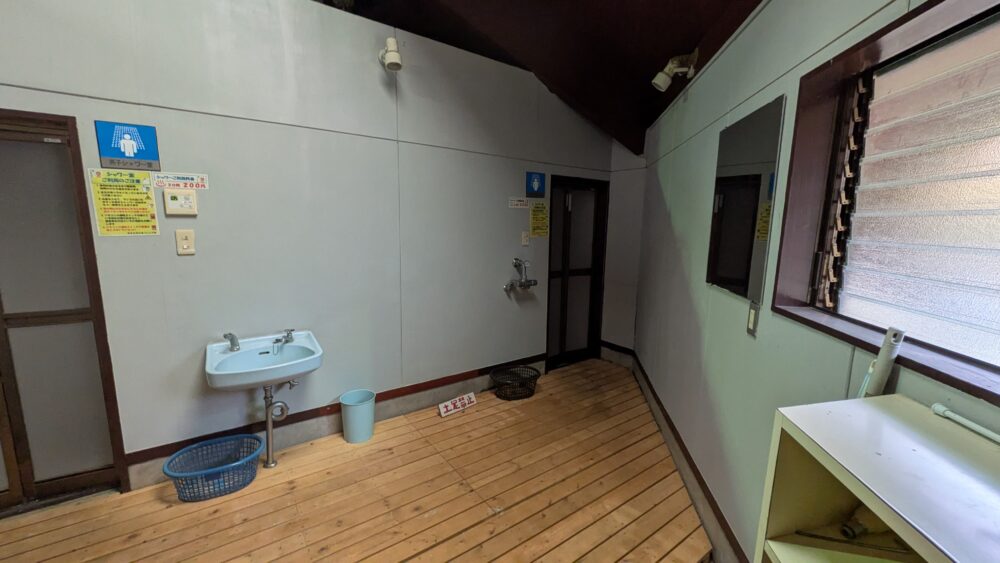 涸沼自然公園キャンプ場のシャワールーム